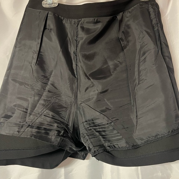 Black skirt. Super cute. waist and length (back of waist to back hem) 17” - Picture 3 of 4